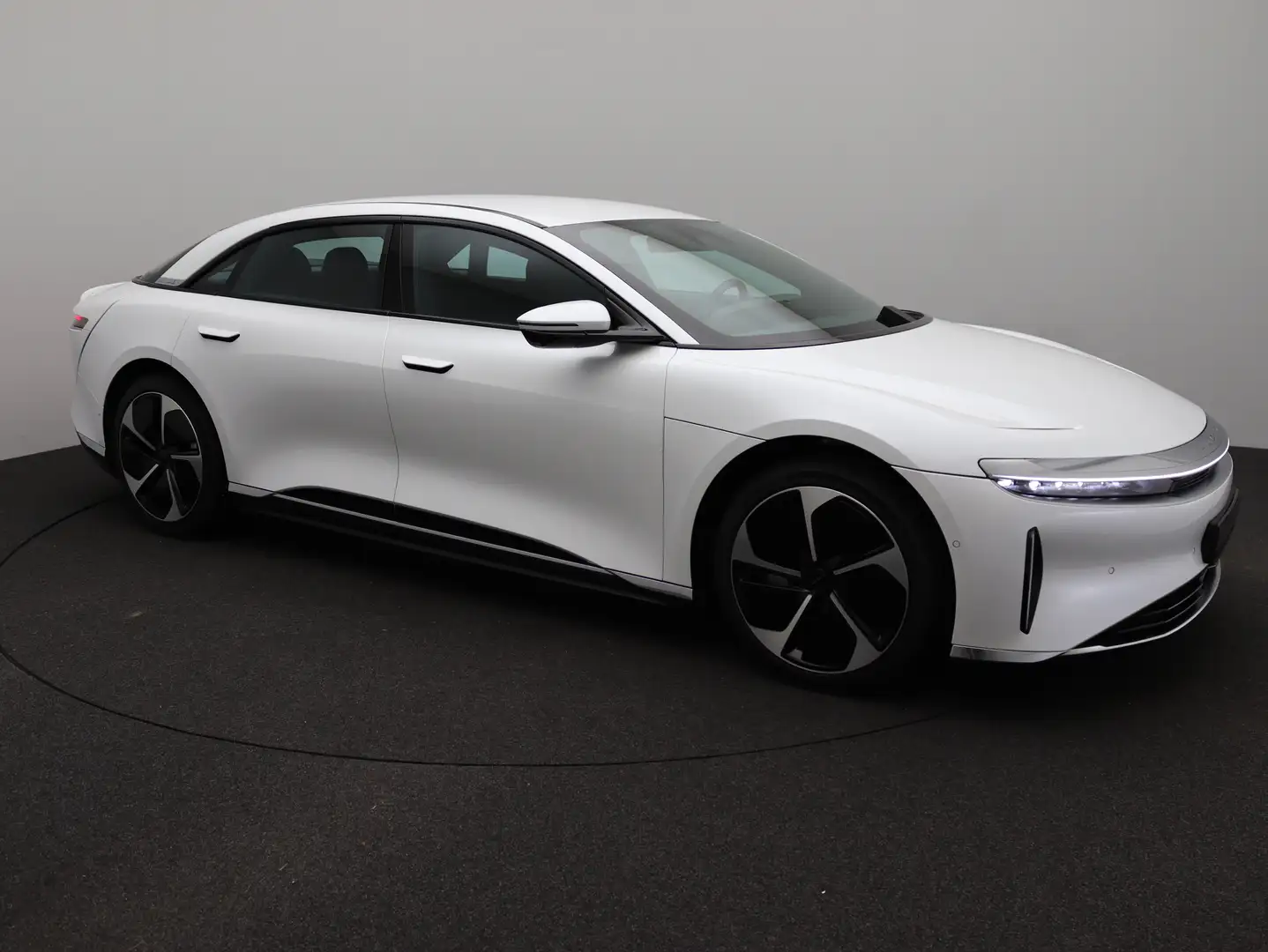 Lucid Air Pure Weiß - 1