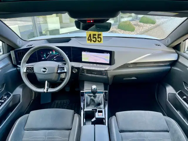 Opel Astra view 11