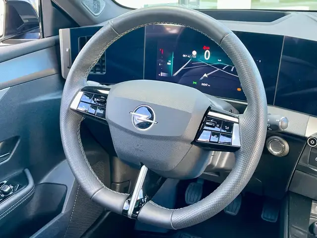 Opel Astra view 12