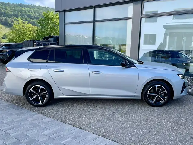 Opel Astra view 8