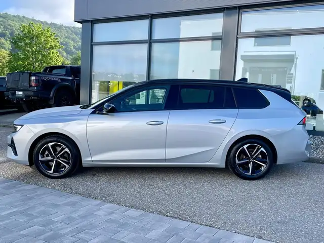 Opel Astra view 7