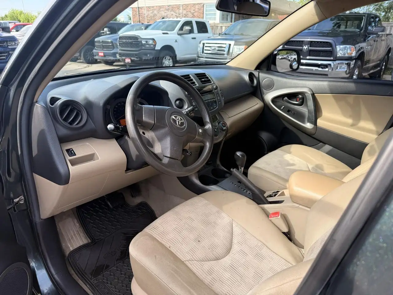Toyota RAV 4 снимка Toyota RAV 4
