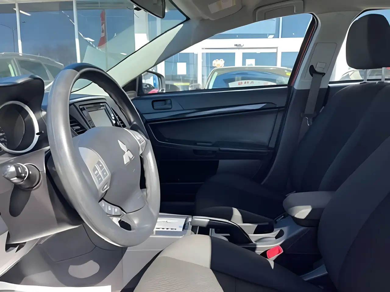 Mitsubishi Lancer снимка Mitsubishi Lancer