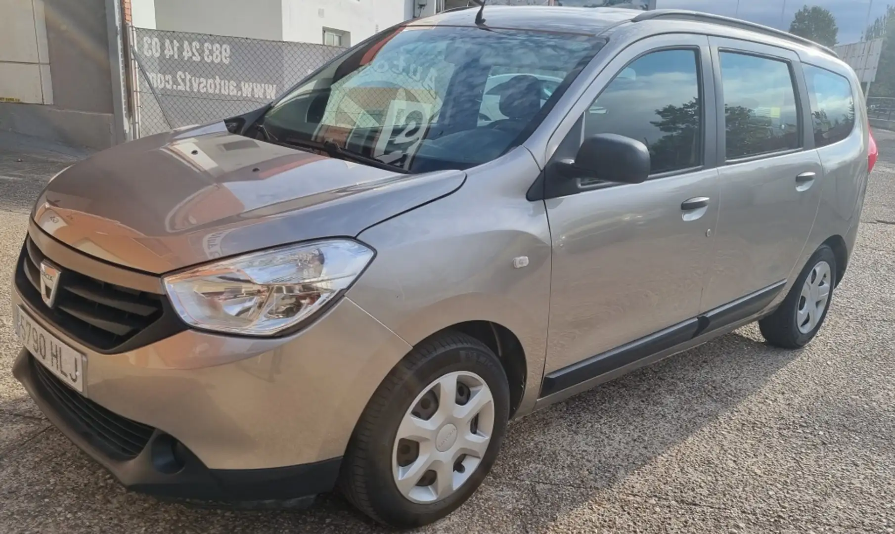 Dacia Lodgy 1.5dCi Ambiance 5pl. 66kW Beige - 1