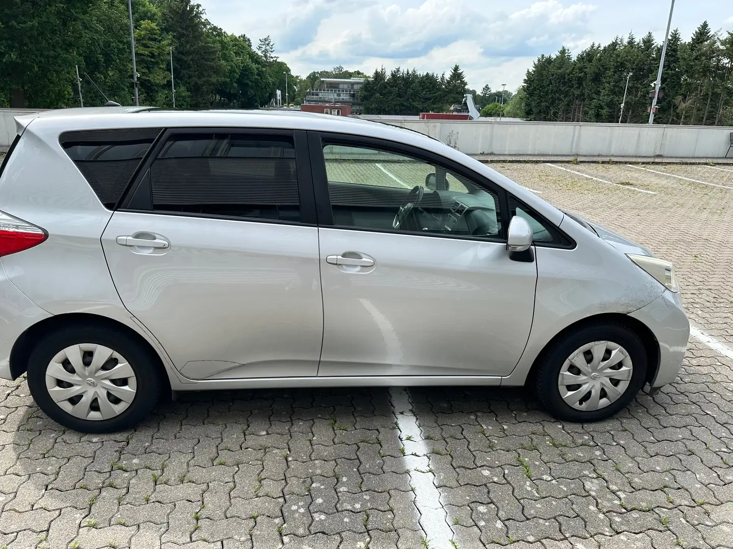 Toyota Verso-S Verso S 1.4 D-4DClub Срібний - 2