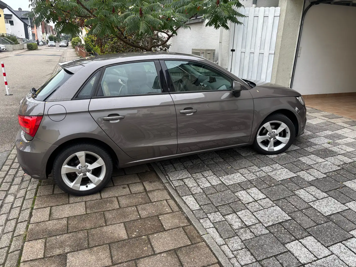 Audi A1 8XFBT4 Audi A1 Sportback 1.0 TFSI Braun - 2