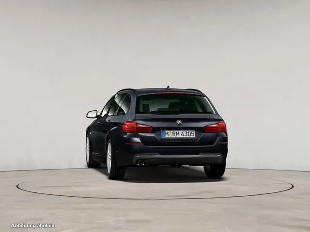 BMW 5 Series view 10