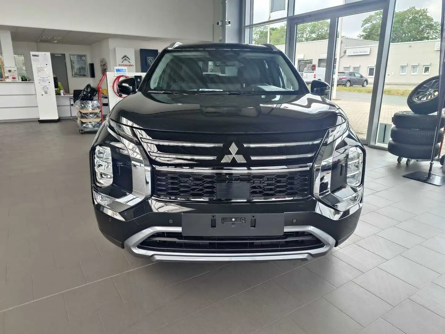 Mitsubishi Outlander Plug-In Hybrid 2.4 4WD Intro Edition Schwarz - 2
