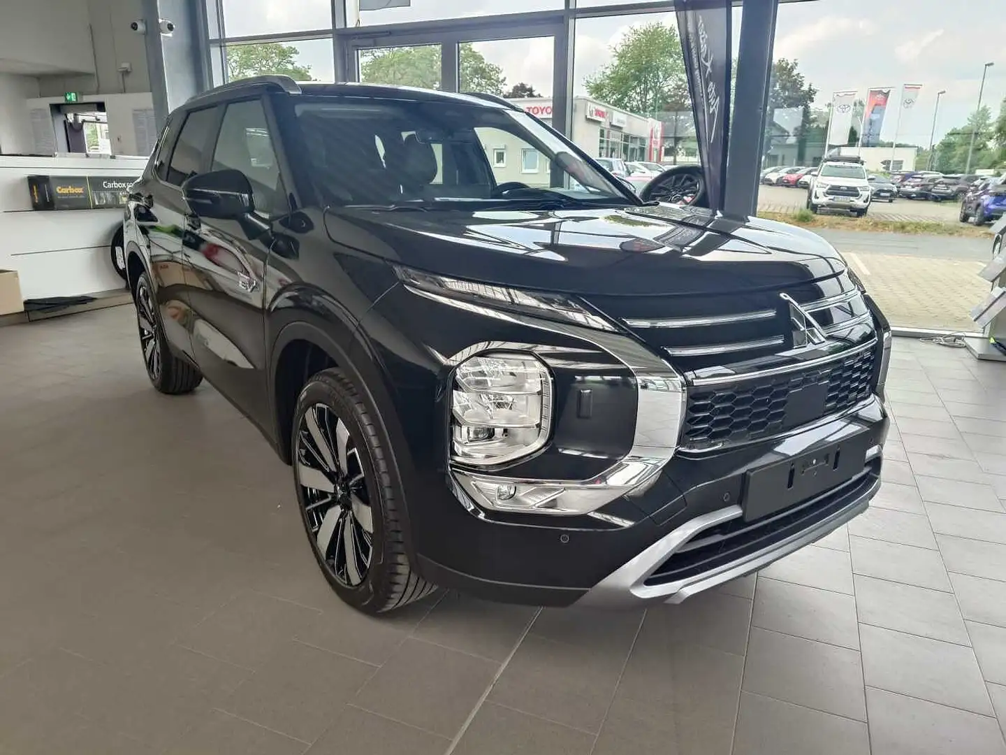 Mitsubishi Outlander Plug-In Hybrid 2.4 4WD Intro Edition Schwarz - 1
