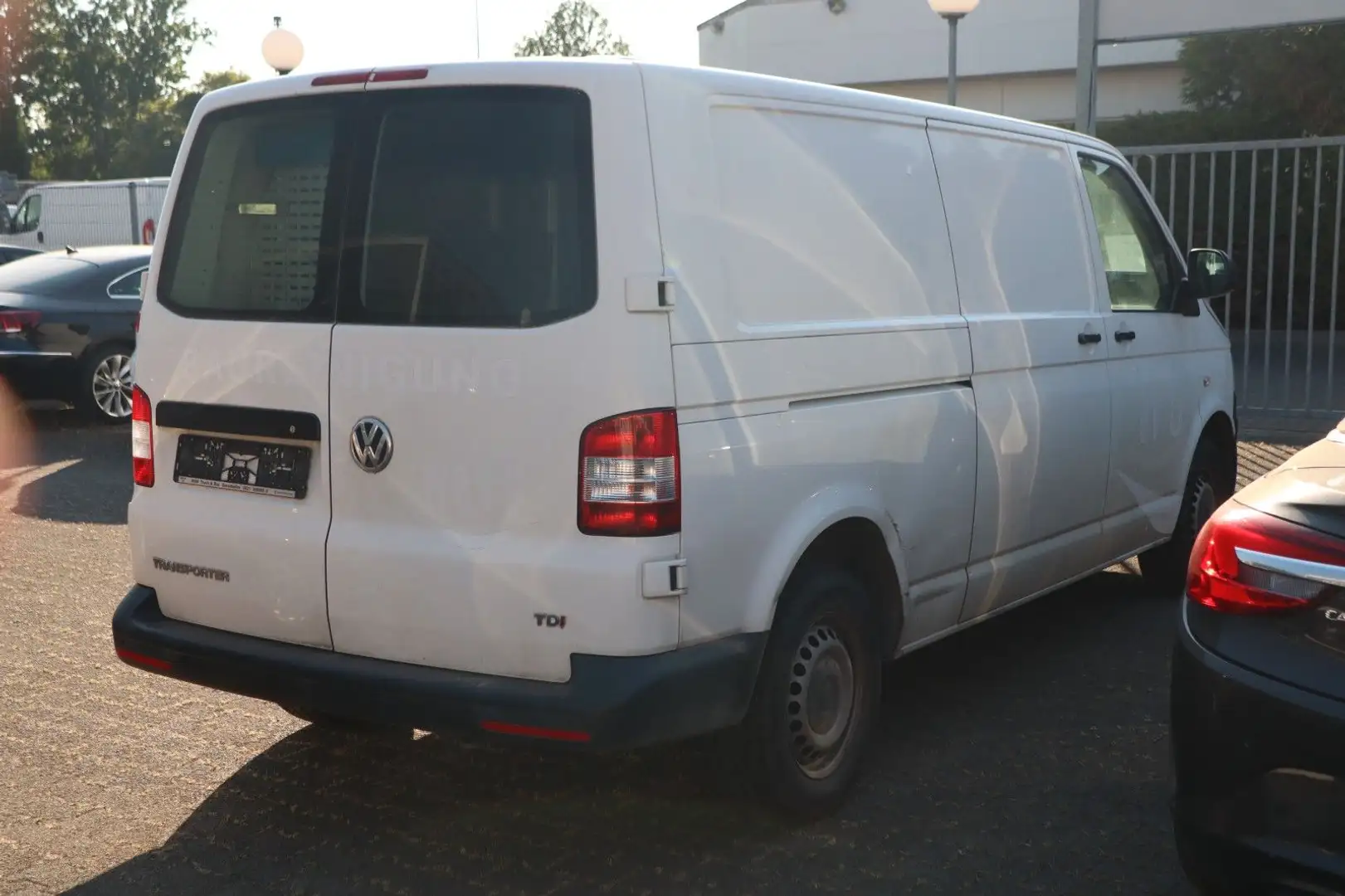 Volkswagen T5 Transporter Kasten lang+6-GANG+KLIMA+SORTIMO Weiß - 2
