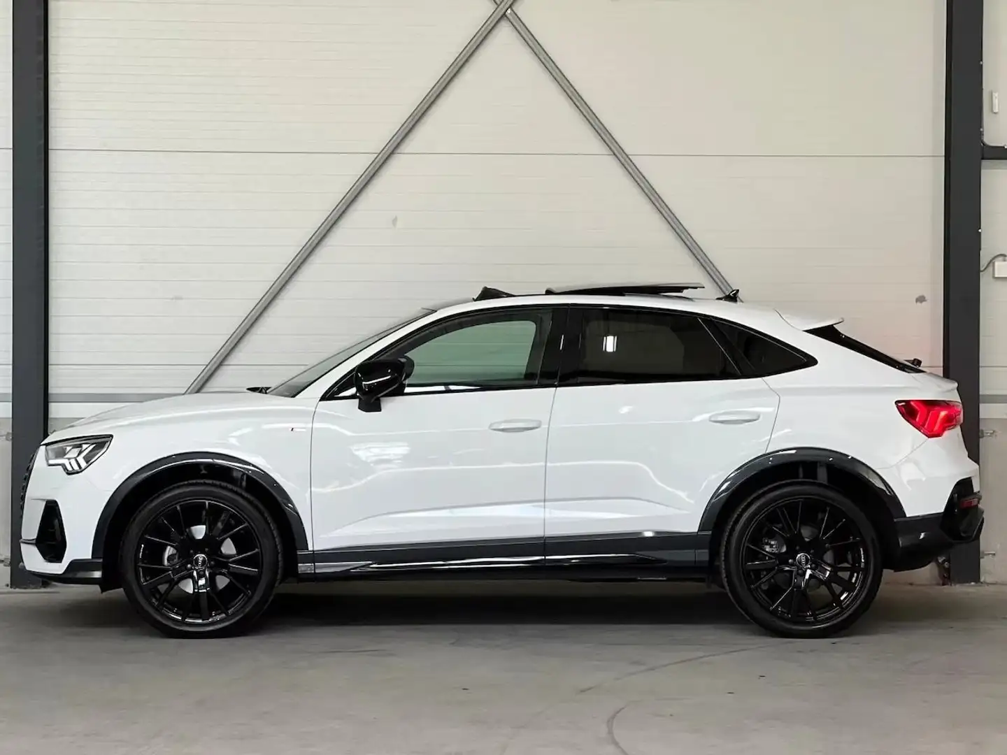 Audi Q3 Q3 Sportback - 35 TFSI S-Line Black Optik Pano Bianco - 2