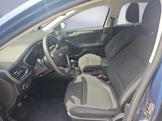 Ford Focus view 8