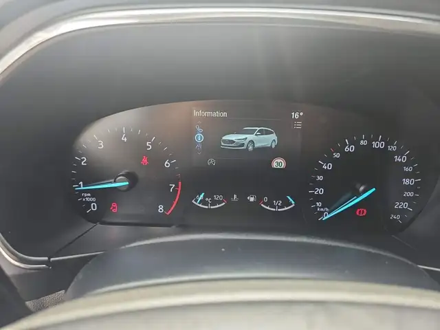 Ford Focus view 12