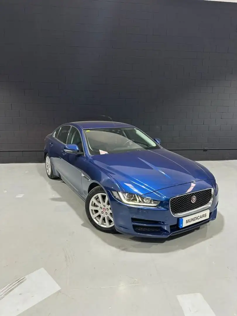 Jaguar XE 2.0 Diesel Pure AWD Aut. 180 Azul - 2