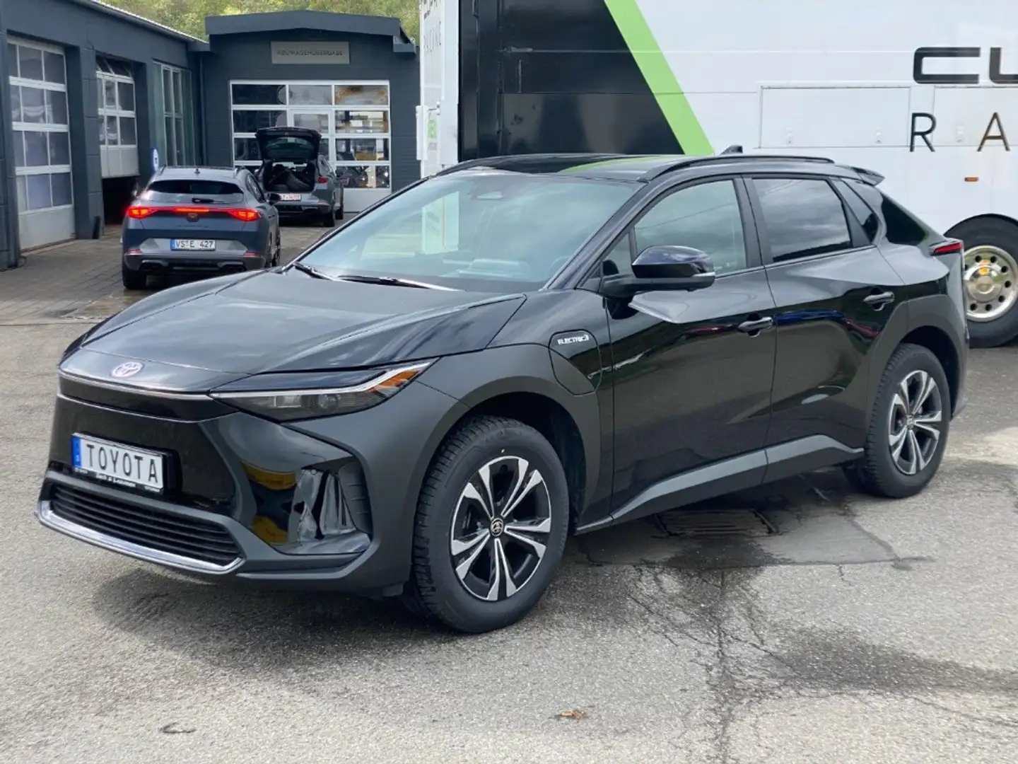 Toyota bZ4X FWD Schwarz - 1
