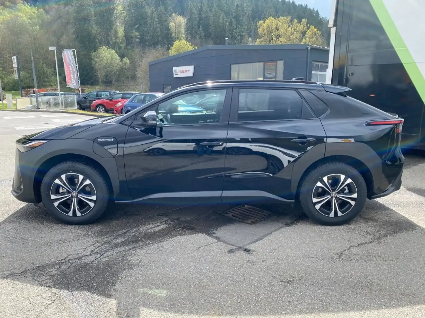 Toyota bZ4X FWD Schwarz - 2