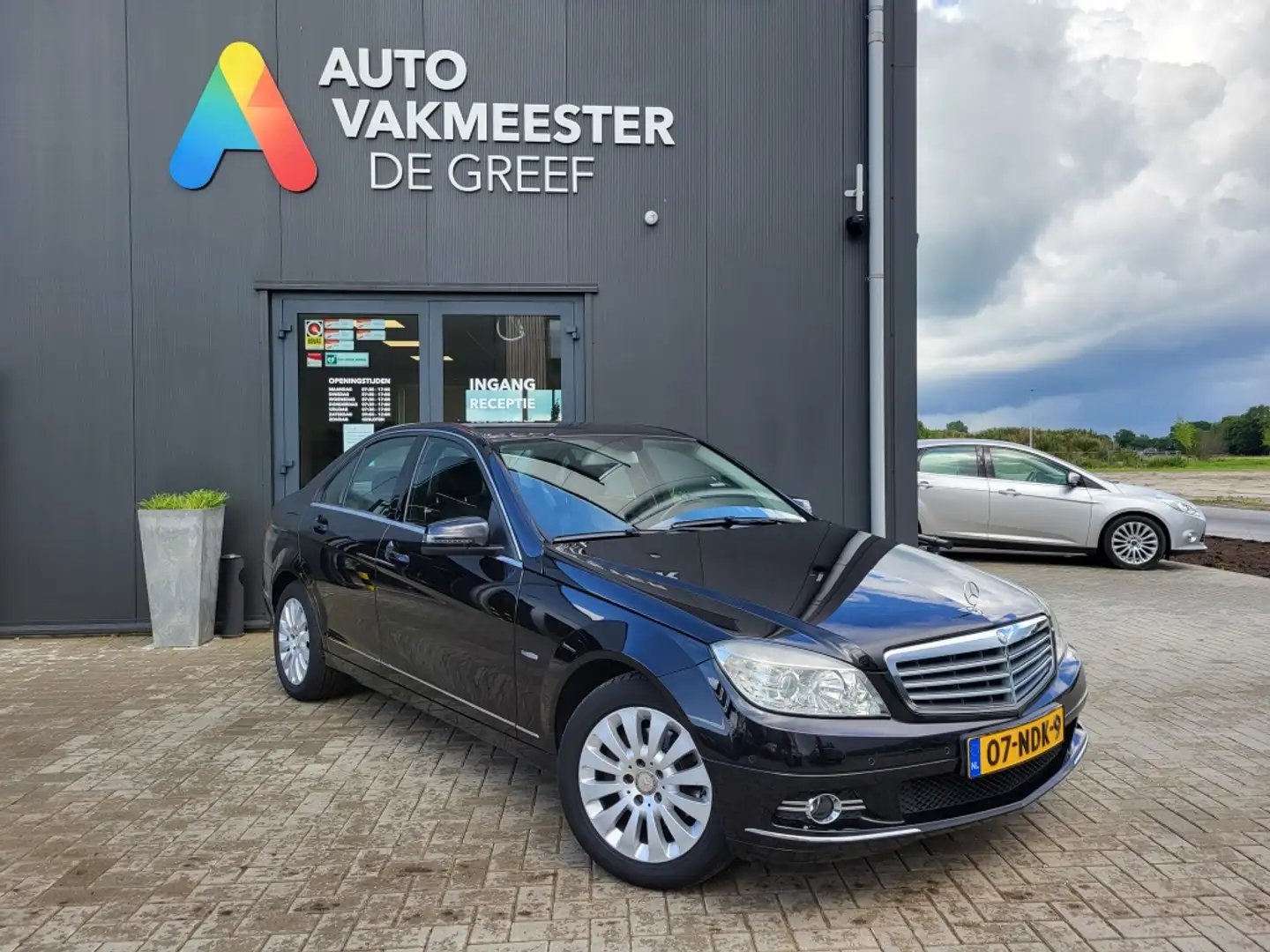 Mercedes-Benz C 180 CGI Business Class Avantgarde Automaat Zwart - 2