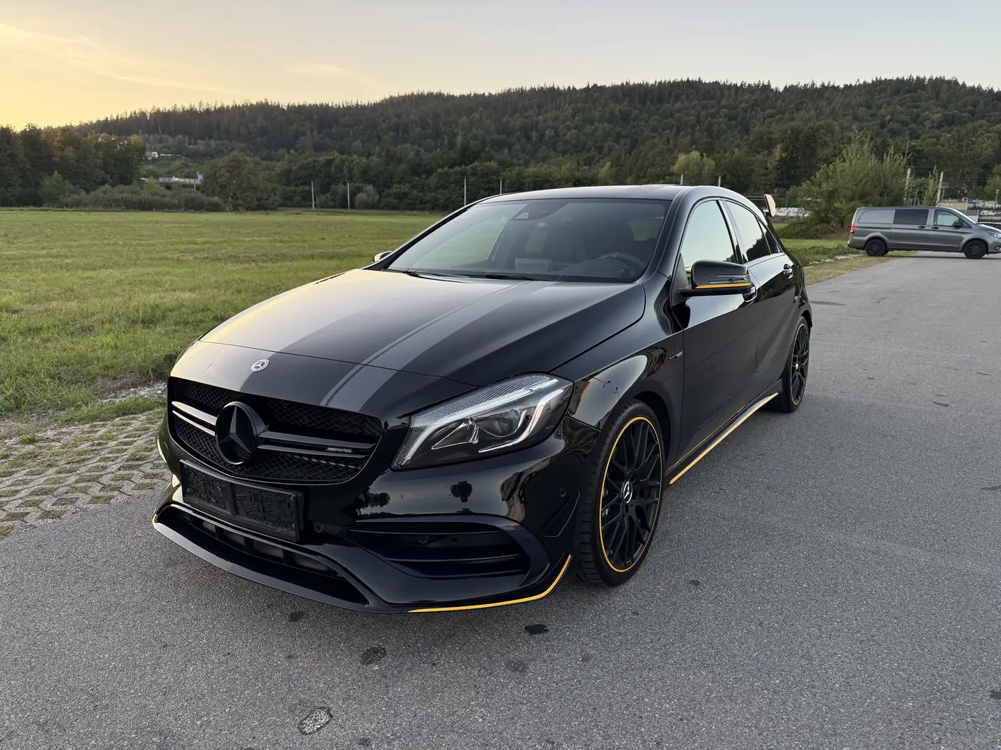 Mercedes-Benz A 45 AMG Mercedes-AMG A 45 4MATIC Aut. Yellow Night Editio Schwarz - 2