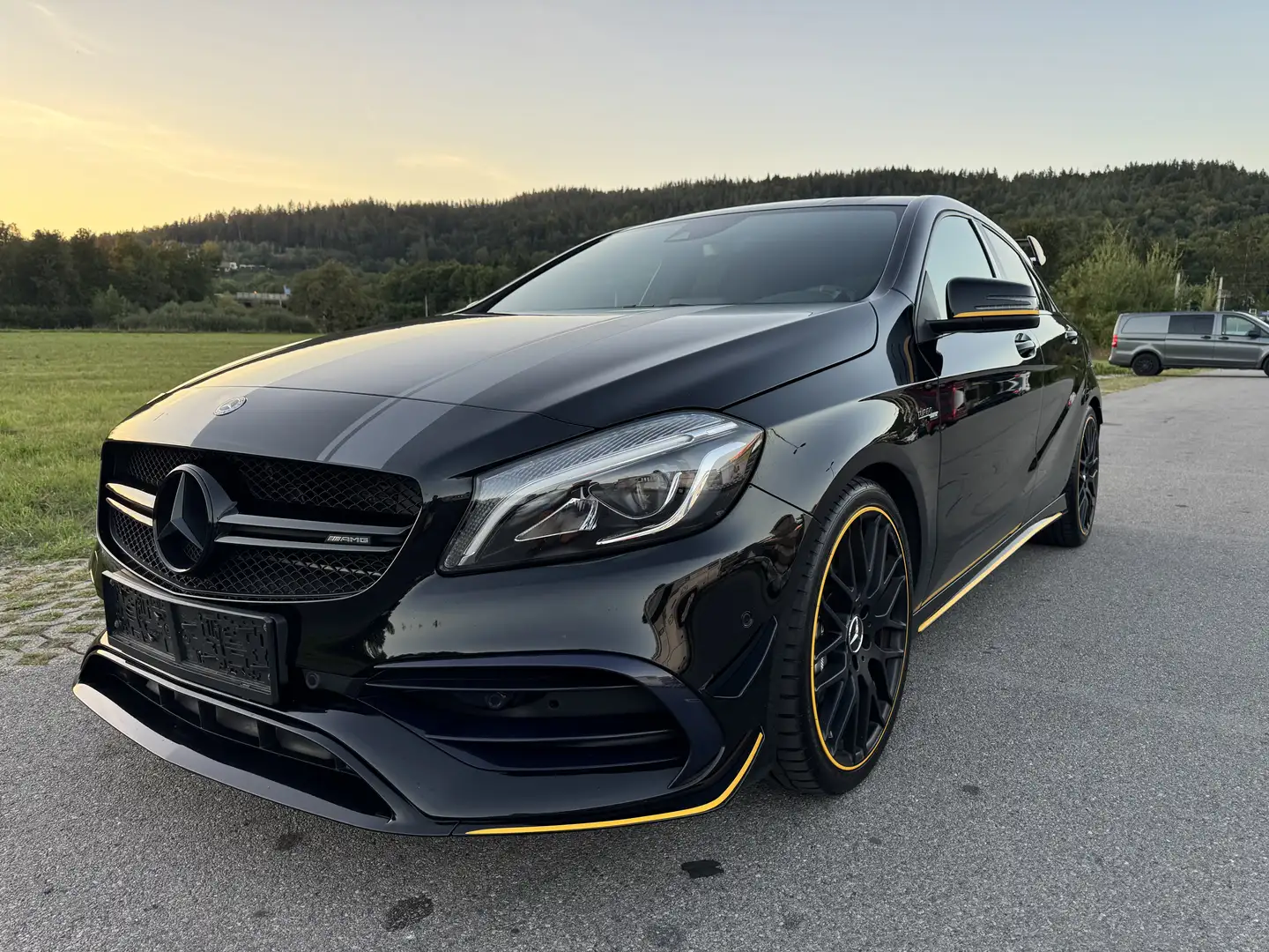 Mercedes-Benz A 45 AMG Mercedes-AMG A 45 4MATIC Aut. Yellow Night Editio Schwarz - 1
