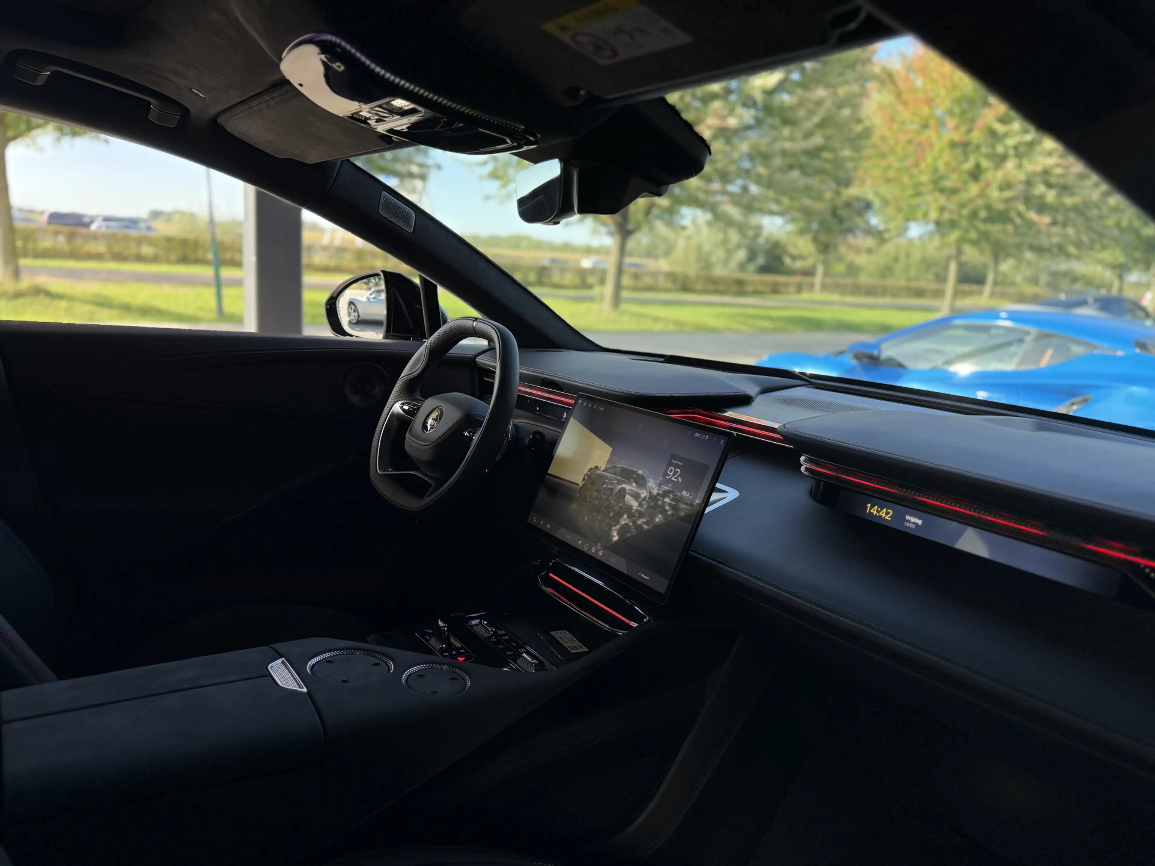 Lotus Eletre 600 GT SE 4WD — photo 12