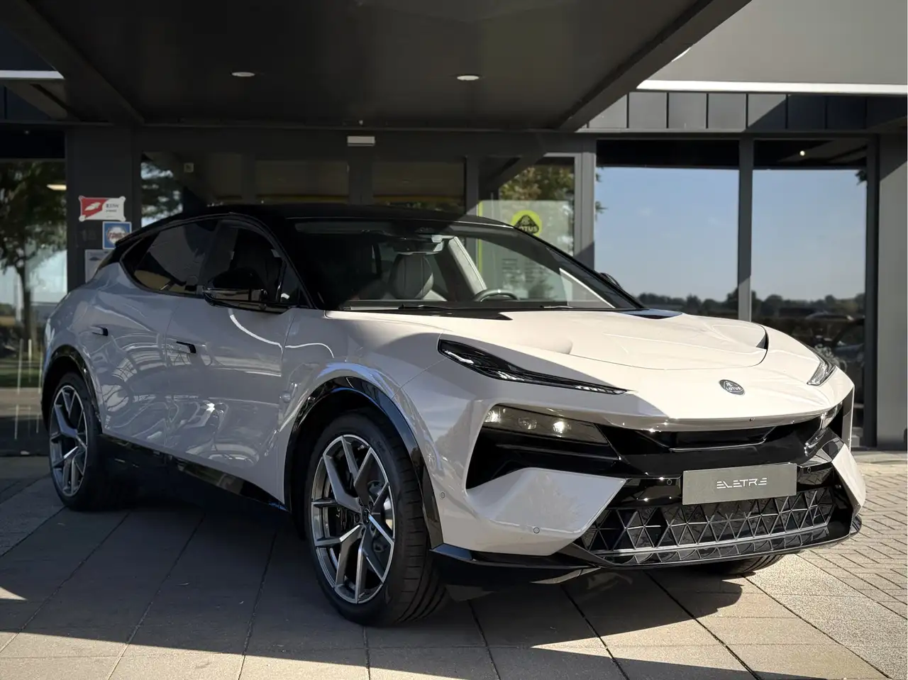 Lotus Eletre 2025