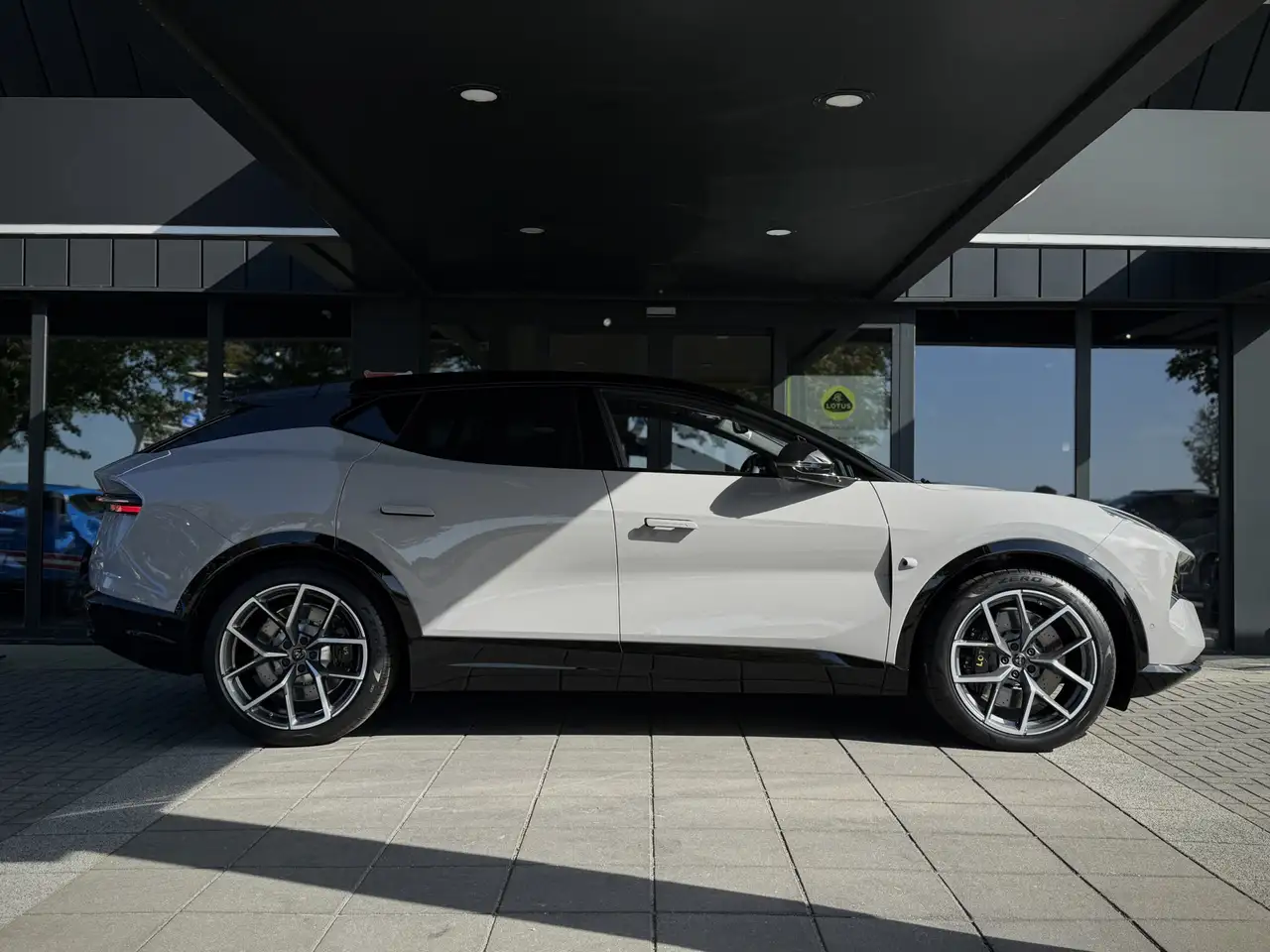 Lotus Eletre 2025