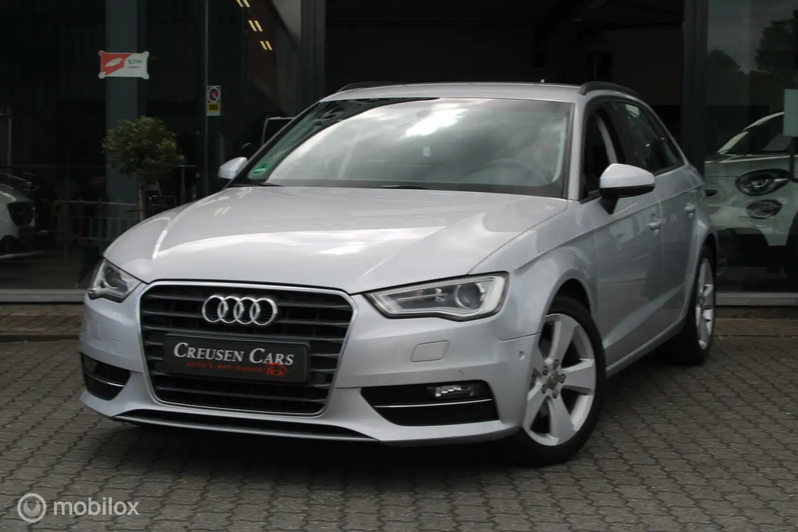 Audi A3 Sportback 1.4 TFSI Ambiente Pro Line plus/Navi/Xen Gris - 2