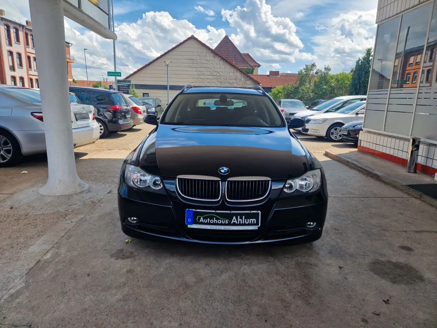 BMW 320 Baureihe 3 Touring 320i Klima SHZG MFL PDC Schwarz - 2
