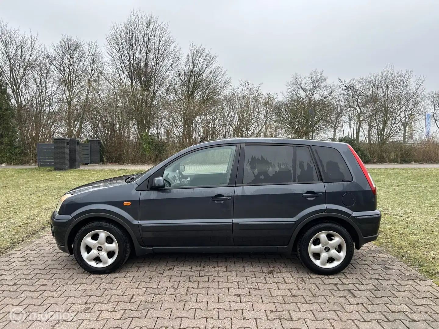 Ford Fusion 1.4-16V Futura, Nieuwe APK, Airco, Trekhaak Grau - 2