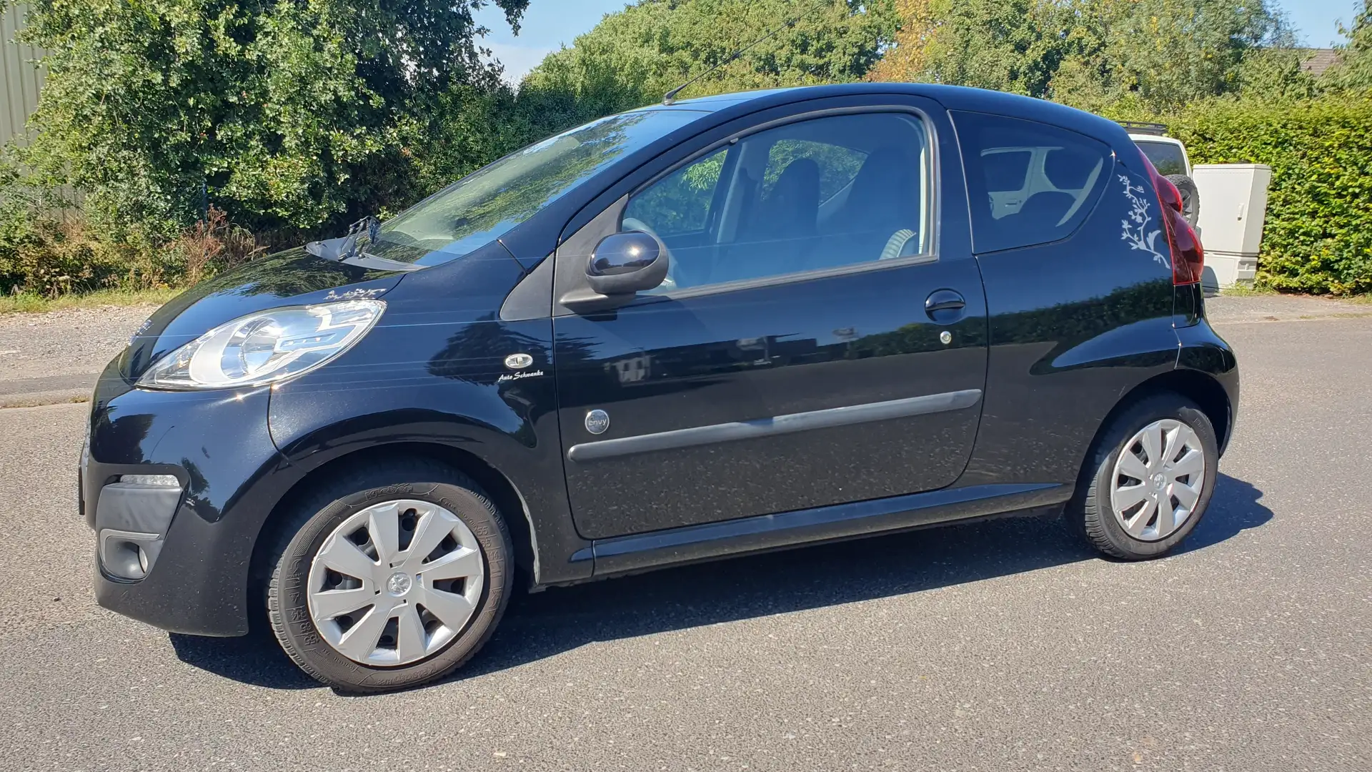 Peugeot 107 1,0 envy Klima Tüv neu August 2027 Black - 1