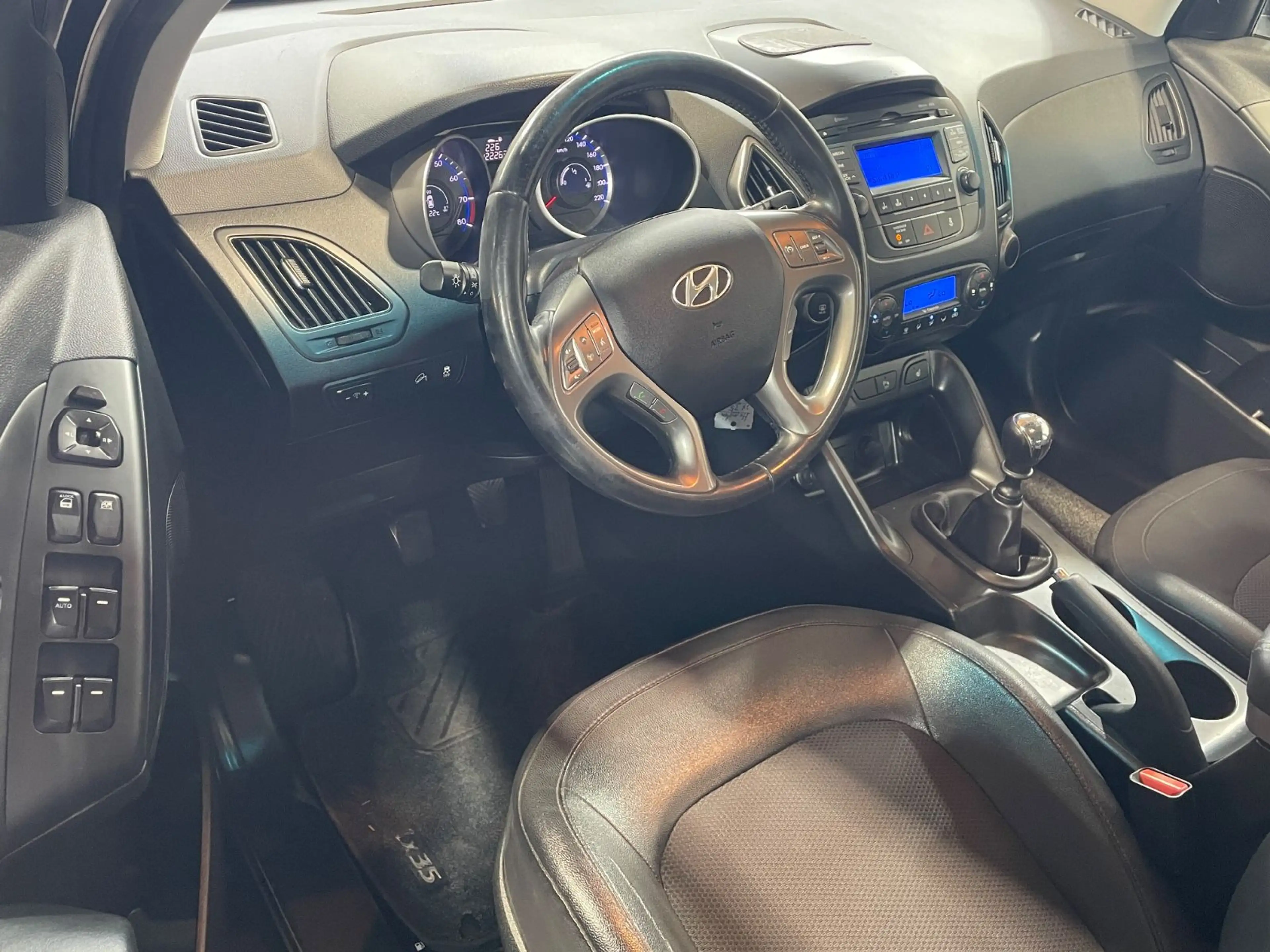 Hyundai iX35 FIFA World Cup Edition 2WD — photo 3