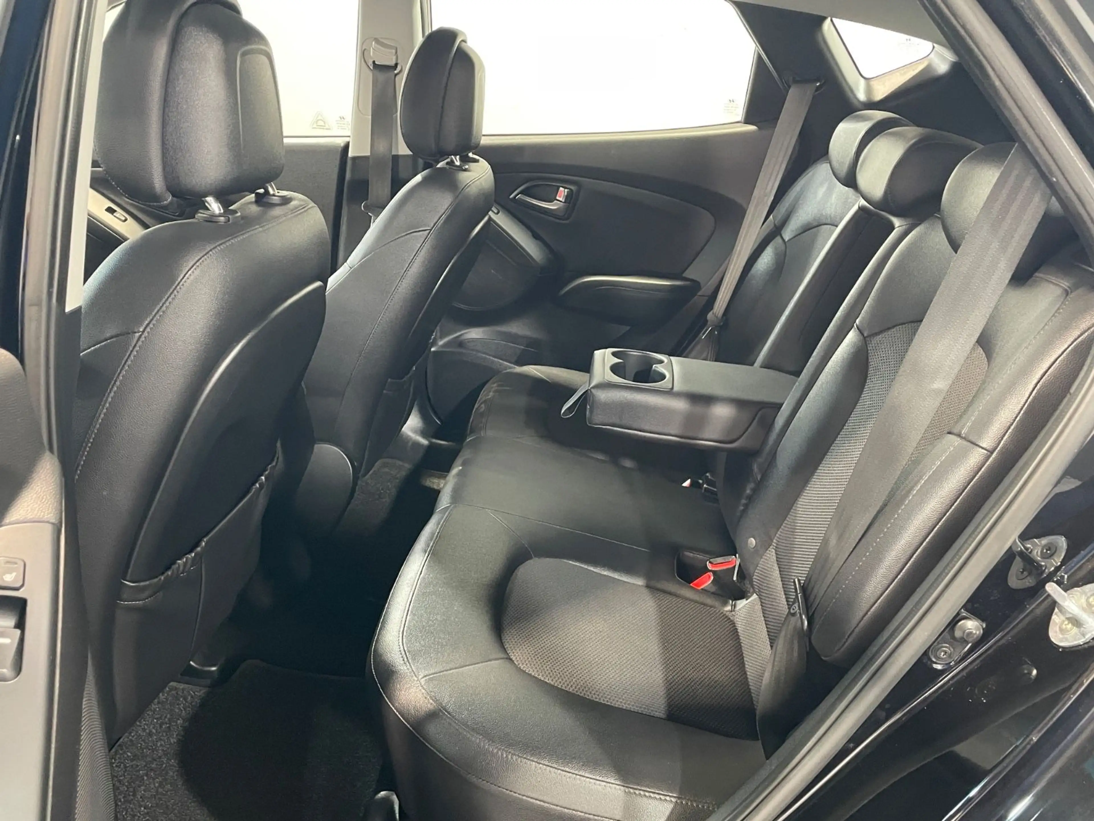 Hyundai iX35 FIFA World Cup Edition 2WD — photo 7