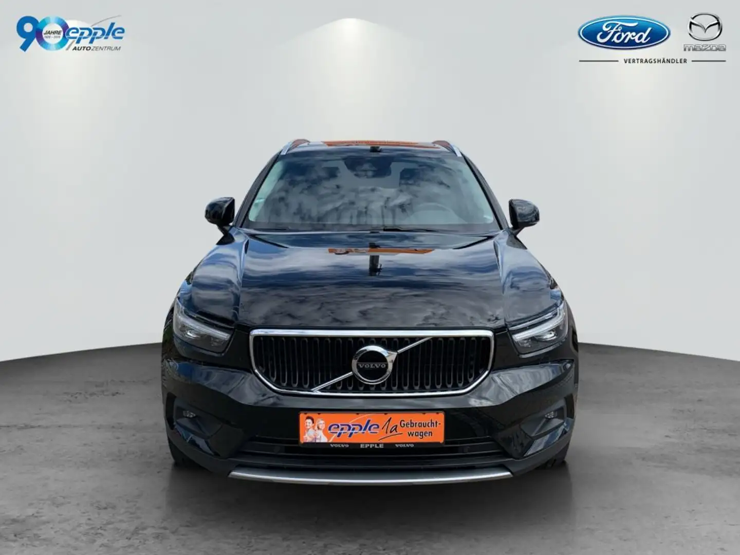 Volvo XC40 T3 Momentum Schwarz - 2