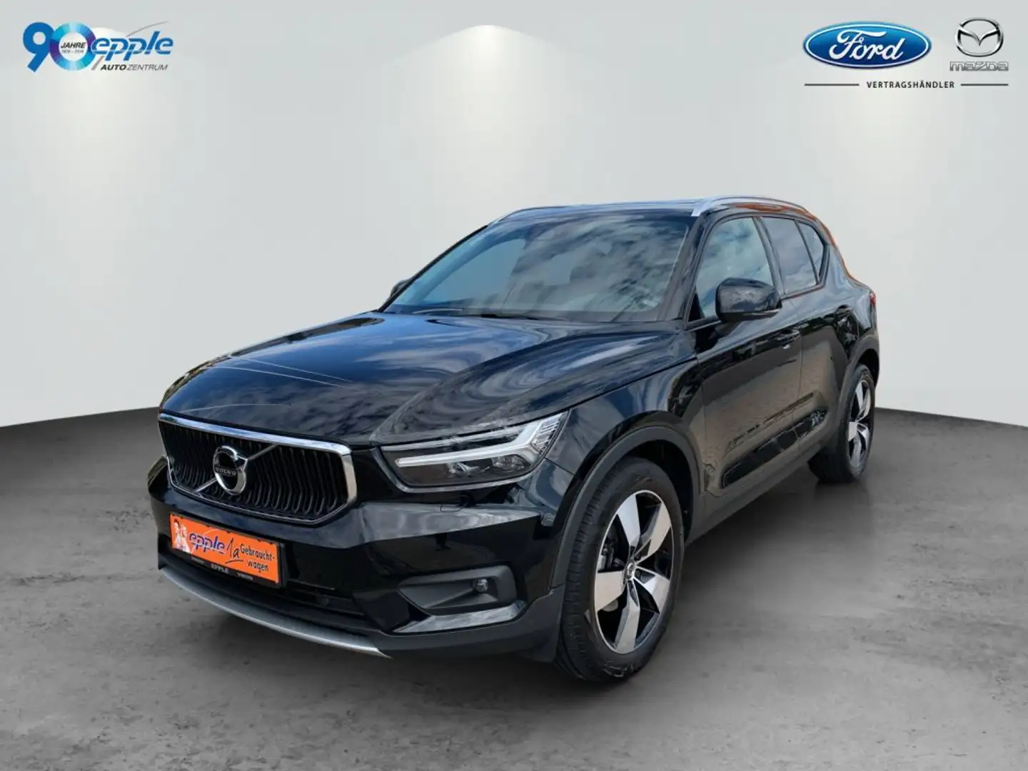 Volvo XC40 T3 Momentum Zwart - 1