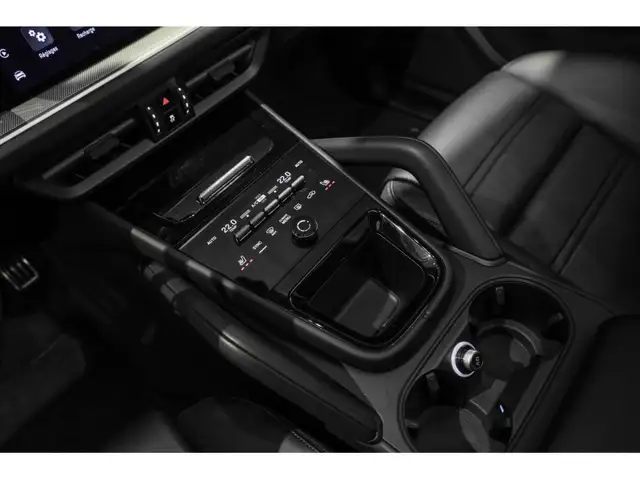Porsche Cayenne view 12