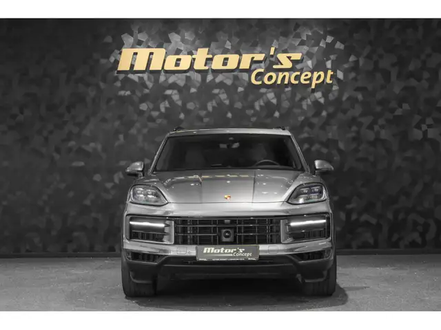 Porsche Cayenne view 4