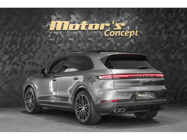 Porsche Cayenne view 7