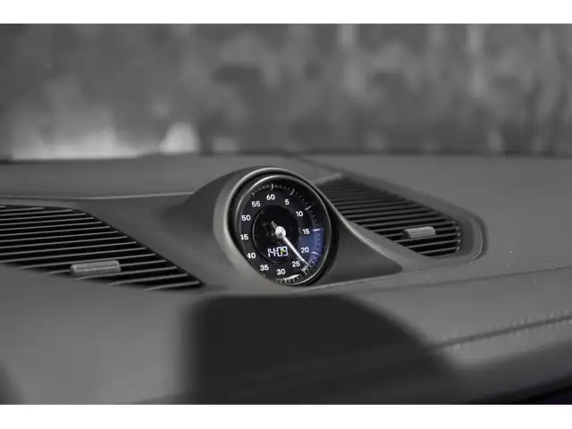 Porsche Cayenne view 14