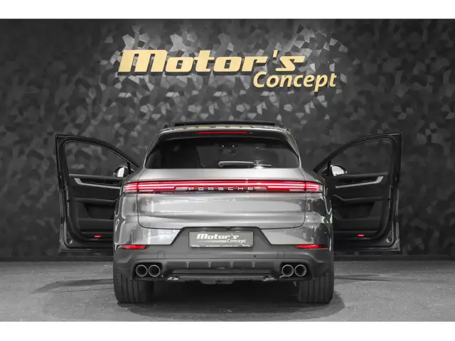 Porsche Cayenne view 5