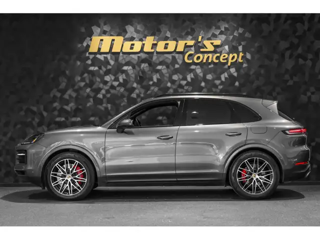 Porsche Cayenne view 2