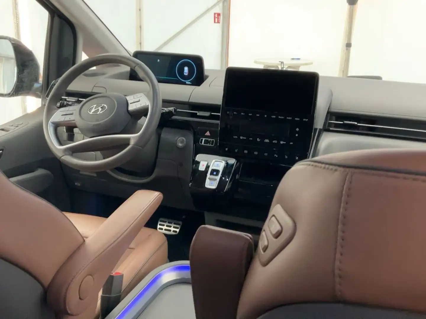 Hyundai STARIA SIGNATURE 4WD LEDER RELAX GLASDACH 360CAM Noir - 2