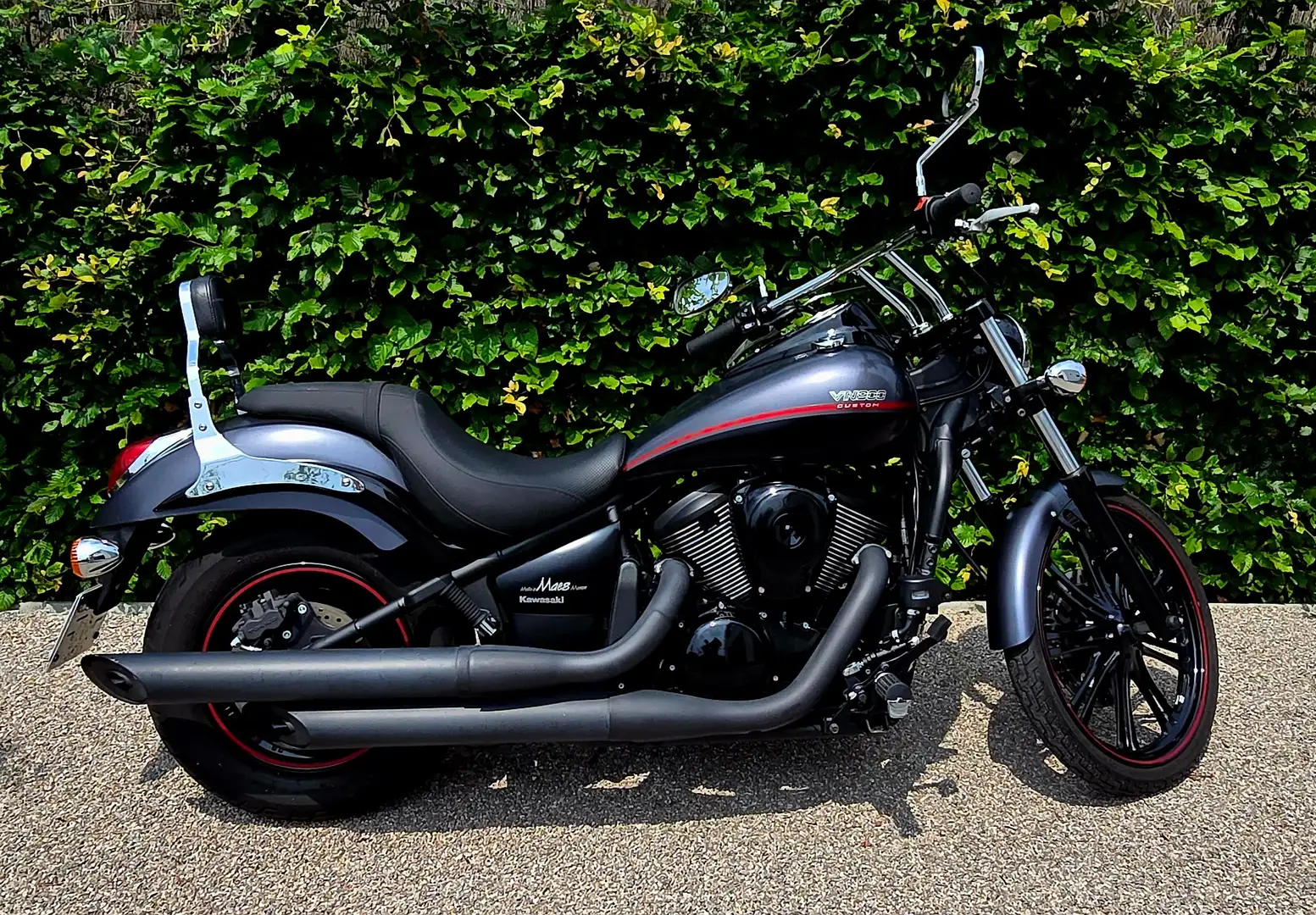 Kawasaki Vulcan 900 VN900 Custom Noir - 1