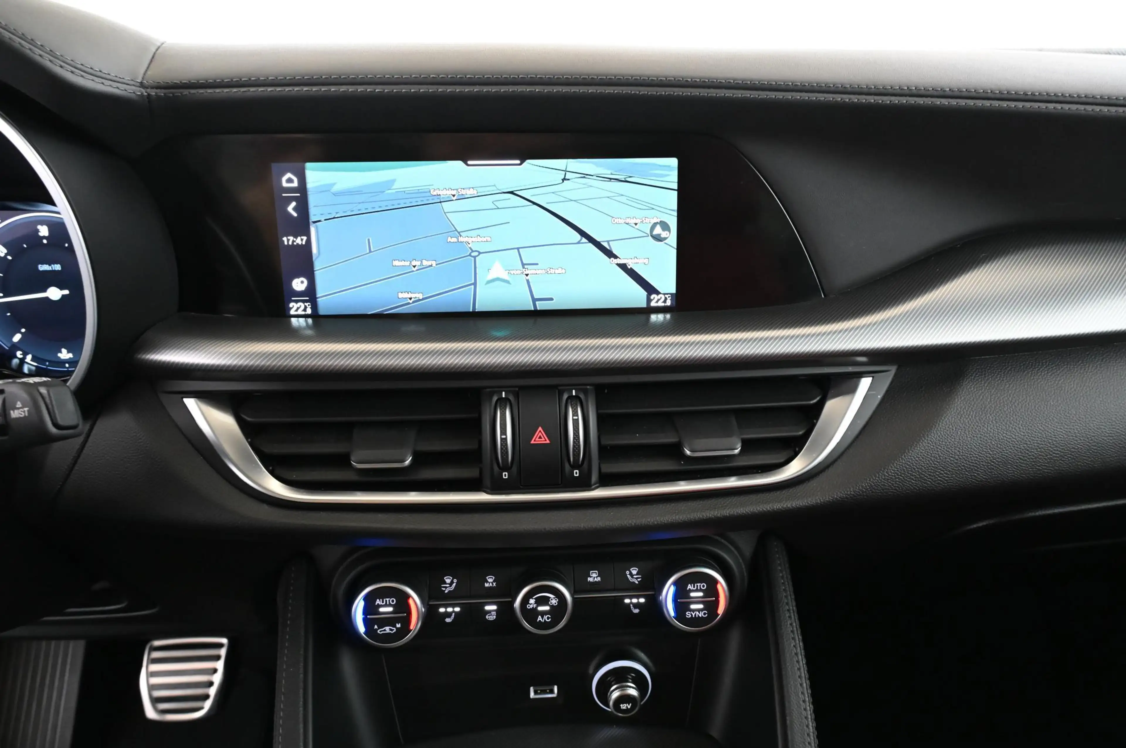 Alfa Romeo Stelvio 2.2 Q4 AT8 Veloce LED/NAVI/PANO/AHK/21 — photo 13