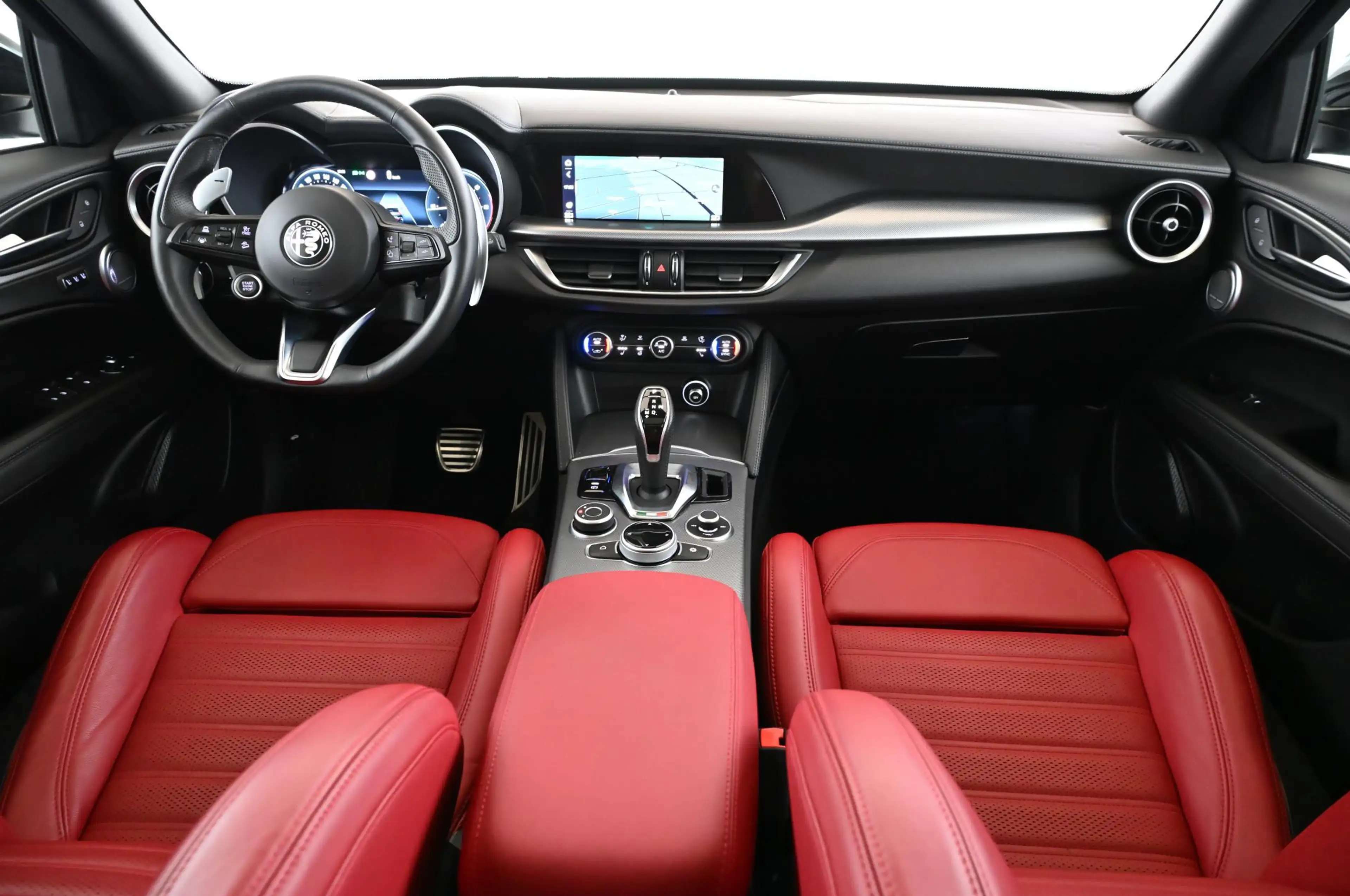 Alfa Romeo Stelvio 2.2 Q4 AT8 Veloce LED/NAVI/PANO/AHK/21 — photo 11