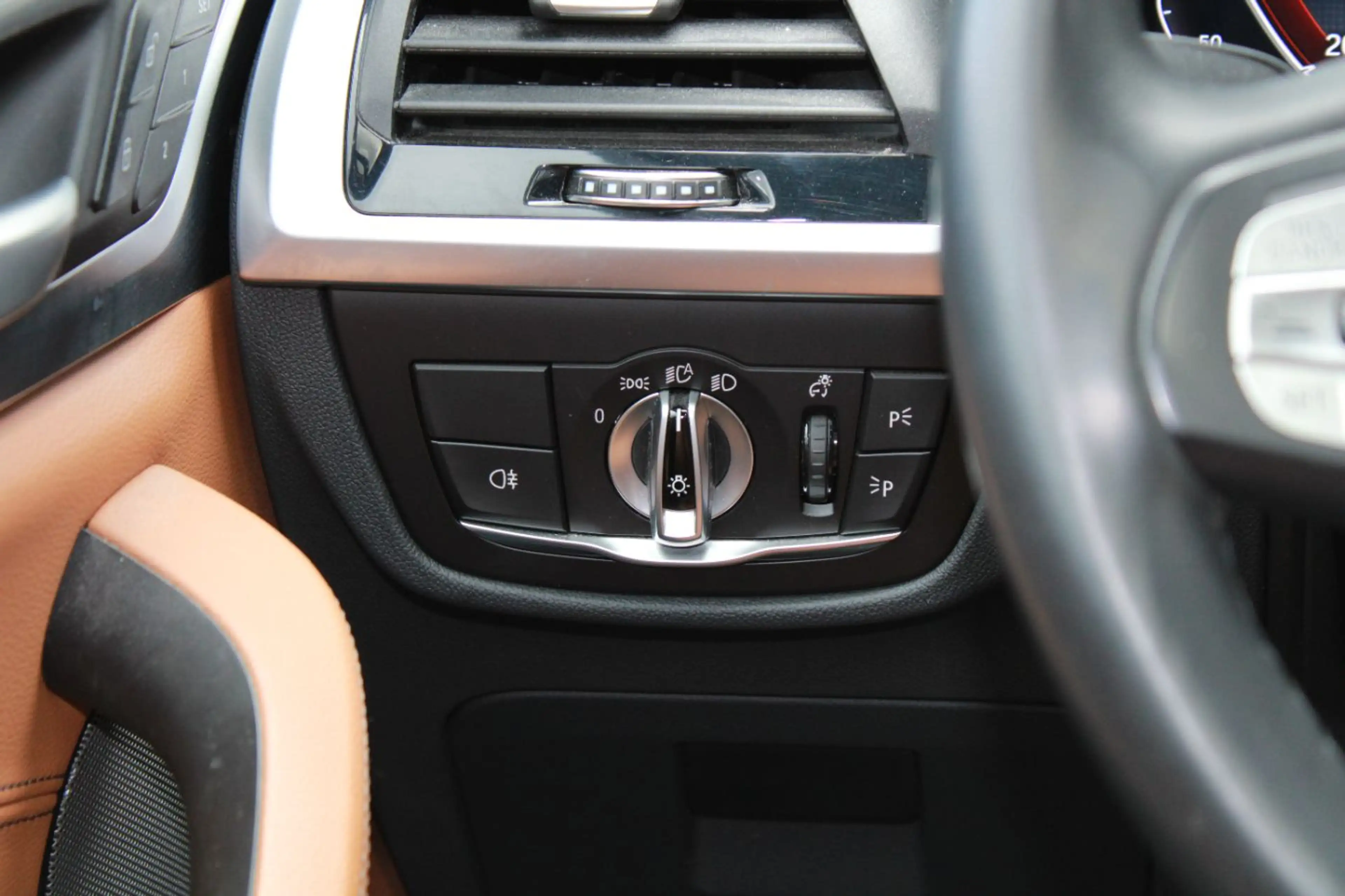 BMW iX3 HUD H&K AHK DAB 360° LED Gestiksteuerung — photo 11