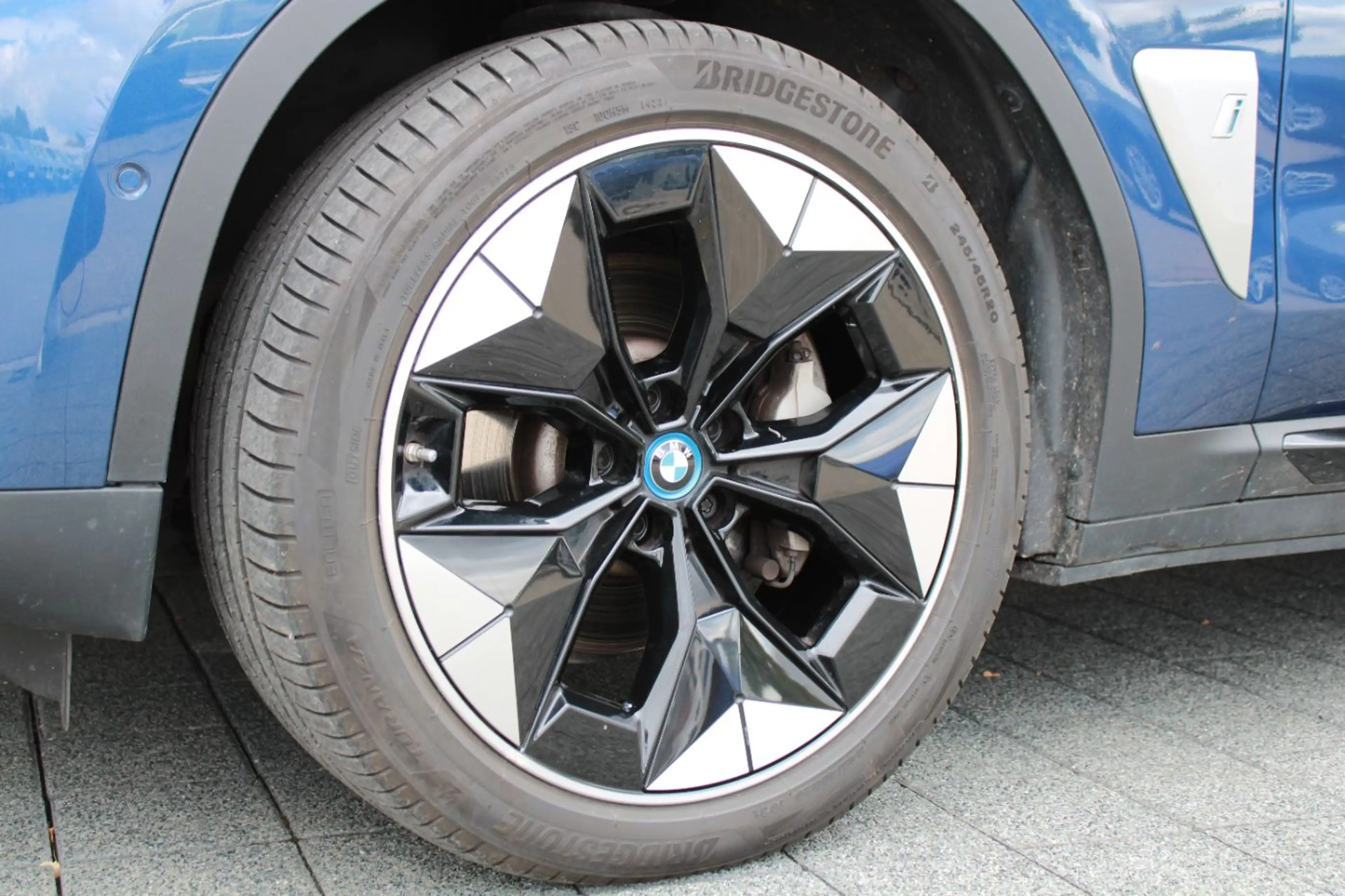 BMW iX3 HUD H&K AHK DAB 360° LED Gestiksteuerung — photo 5