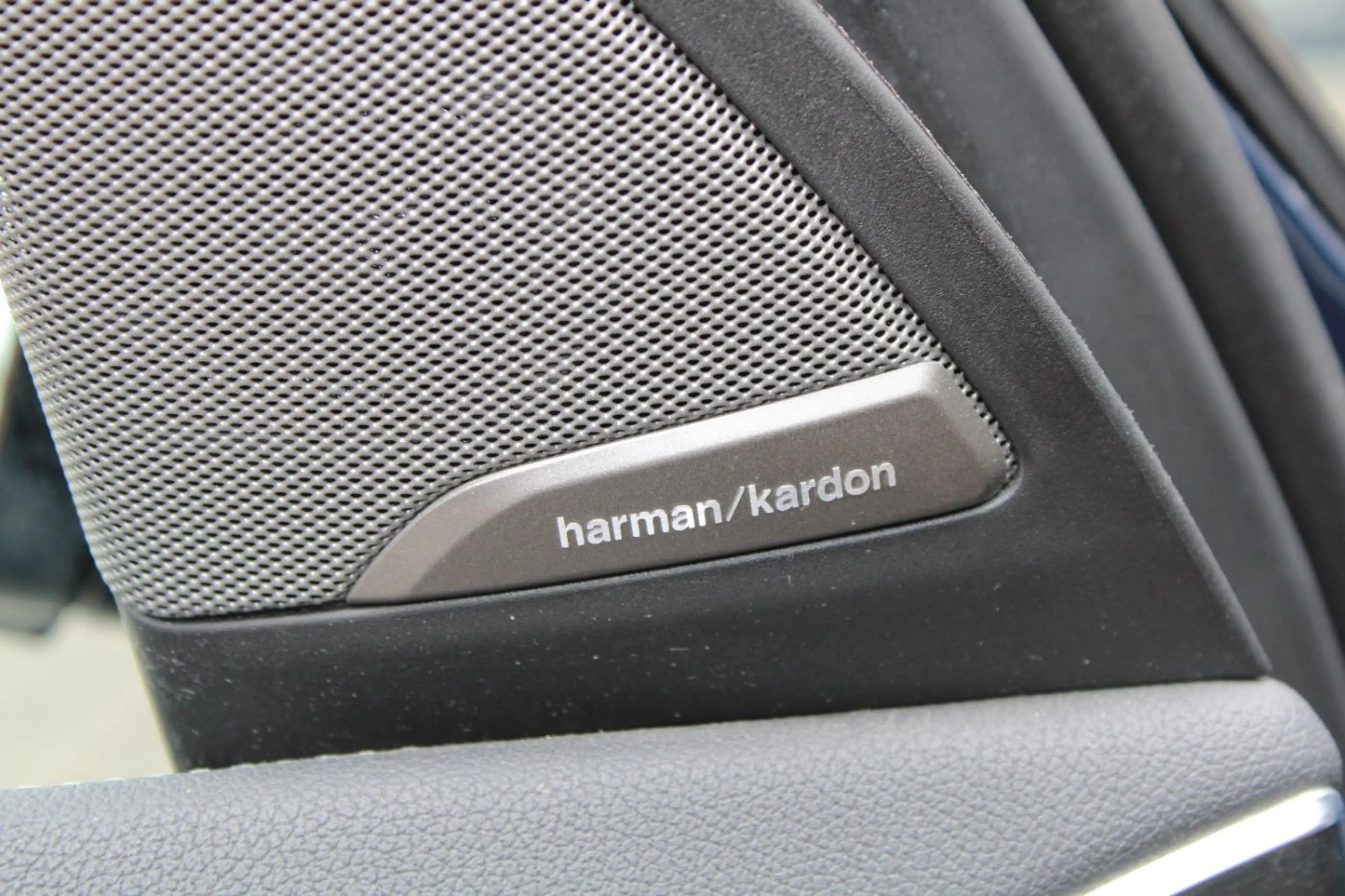 BMW iX3 HUD H&K AHK DAB 360° LED Gestiksteuerung — photo 7