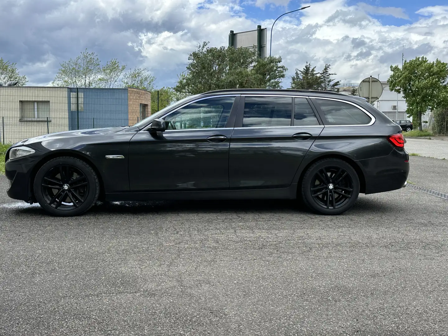 BMW 525 Touring 525d xDrive 218ch 150g Business A - 1