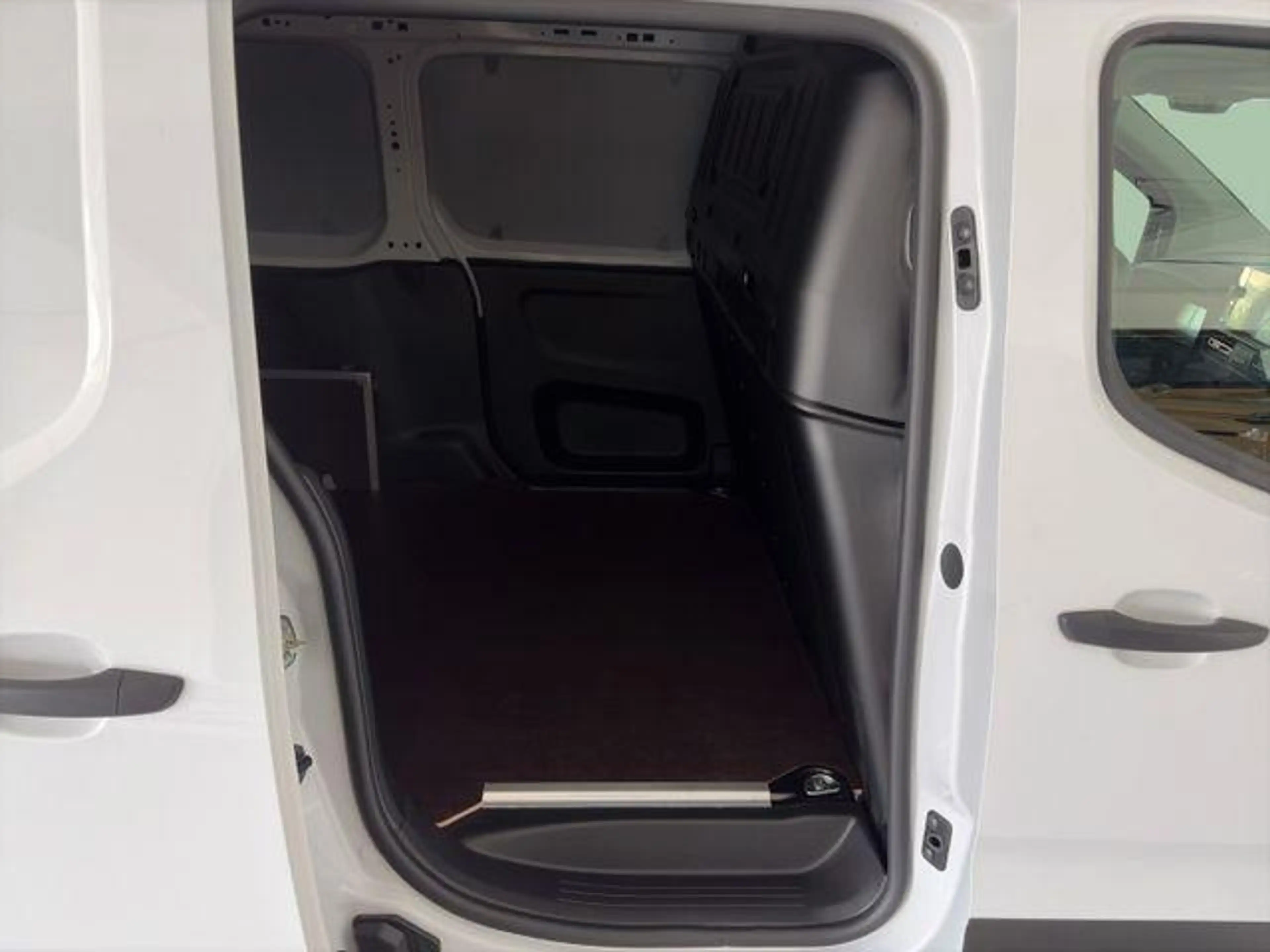 Opel Combo XL L2 Edition 1.5/10"BS/HOLZBODEN 75 kW (102 PS... — photo 11