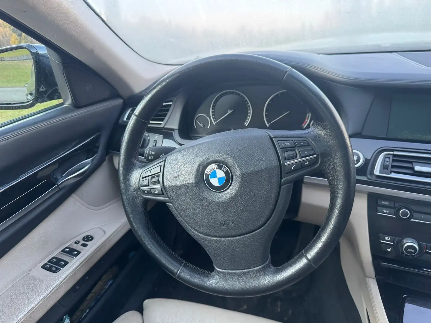 BMW 750 750i Aut. - 1